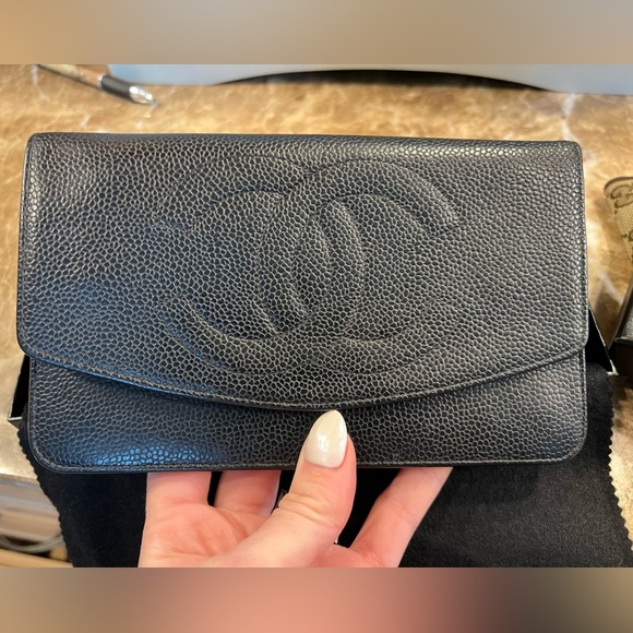 Chanel Compact CC Caviar Wallet - Picture 1 of 6